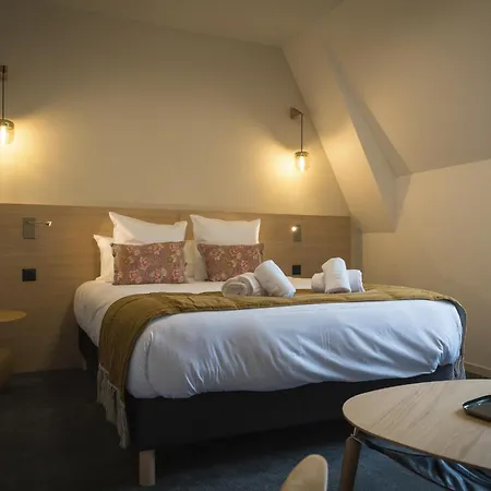 Domaine De L'ecorcerie Hotel *