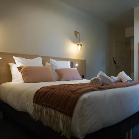 Domaine De L'ecorcerie Hotel *