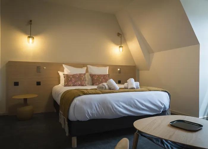 Domaine De L'ecorcerie Hotel *