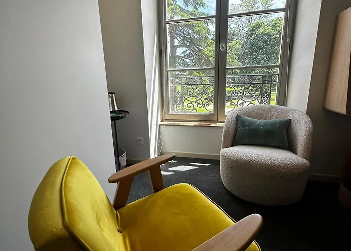 Domaine De L'ecorcerie Hotel *