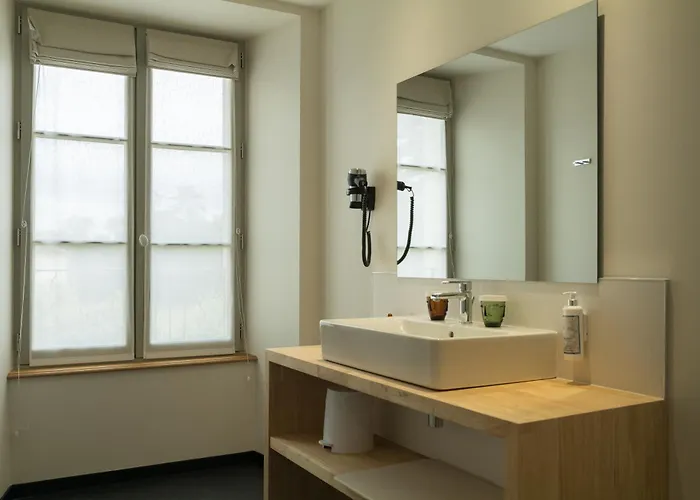 Domaine De L'ecorcerie Hotel *