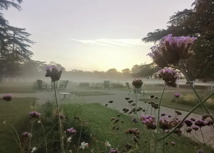 Domaine De L'ecorcerie Hotel *
