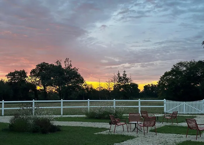 Domaine De L'ecorcerie Hotel *