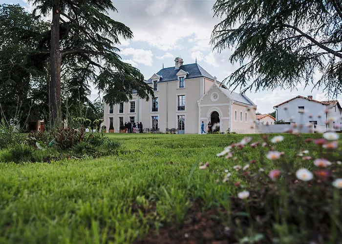 Domaine De L'ecorcerie Hotel Fontaine-le-Comte