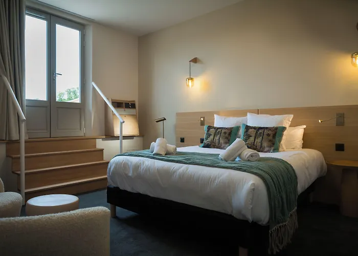 Domaine De L'ecorcerie Hotel *